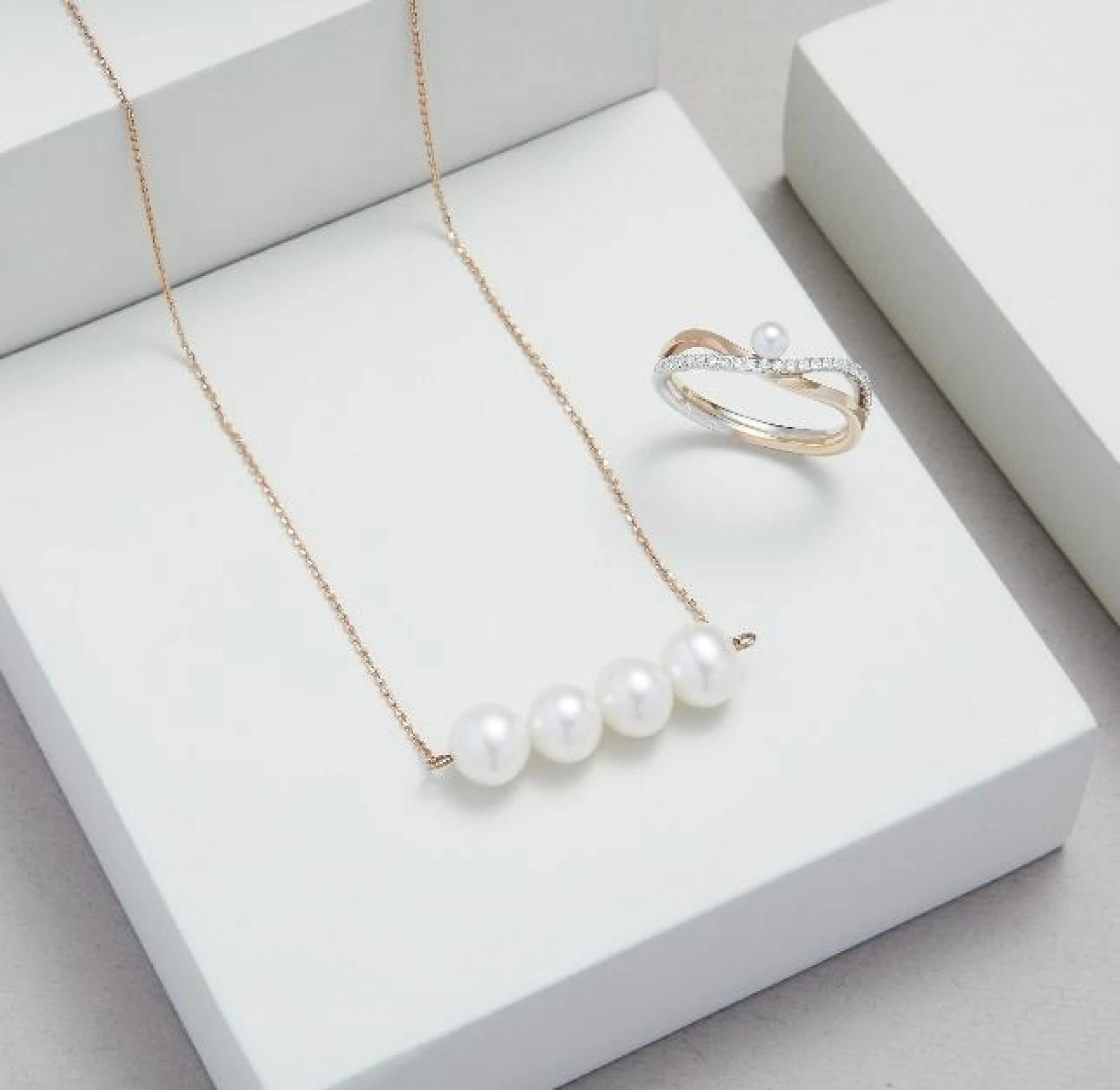 Pearl and diamond jewellery pairing showing contrast in lustre and brilliance for bridal wear from Diamond & Platinum Malaysia