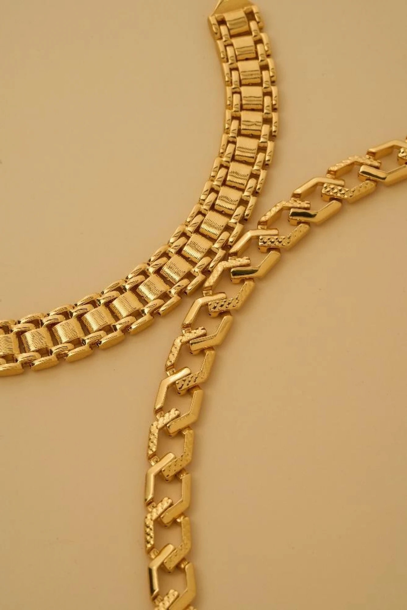 Gold jewellery necklace and bracelet for Merdeka Day celebration from Diamond & Platinum Malaysia